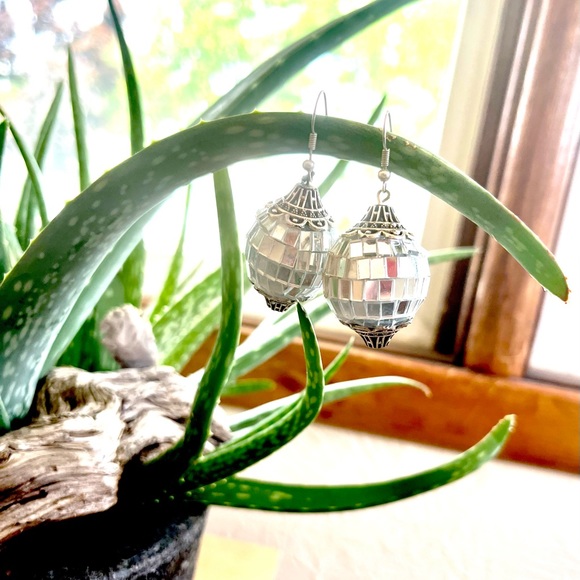 DISCO QUEEN DANGLE EARRINGS - Picture 11 of 11